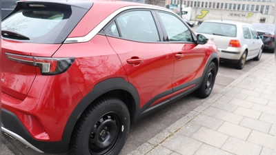 Einige der geplanten Maßnahmen des Bundesverkehrsministeriums in Bezug auf die Führerscheinprüfung sieht der TÜV-Verband positiv, andere dagegen lehnt er ab.  (Symbolb.: mha)