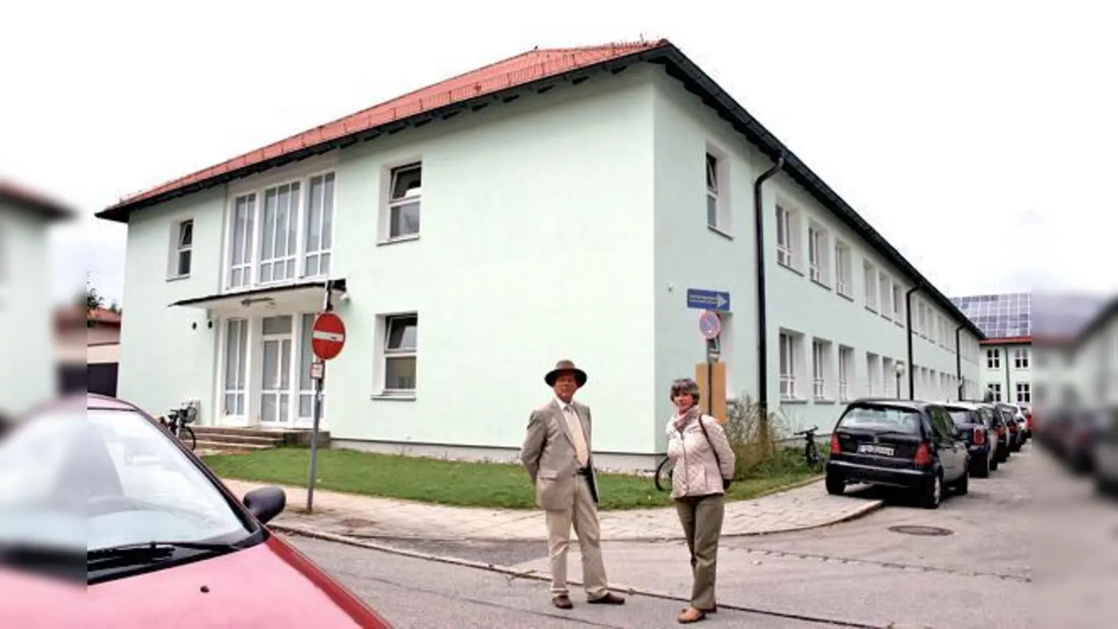 Gegen eine Zuschauertribüne in der neuen Dreifachturnhalle am Staudengarten protestieren unter anderem Hans-Jörg von Bieler und Christine Folz. 	 (Foto: HH)