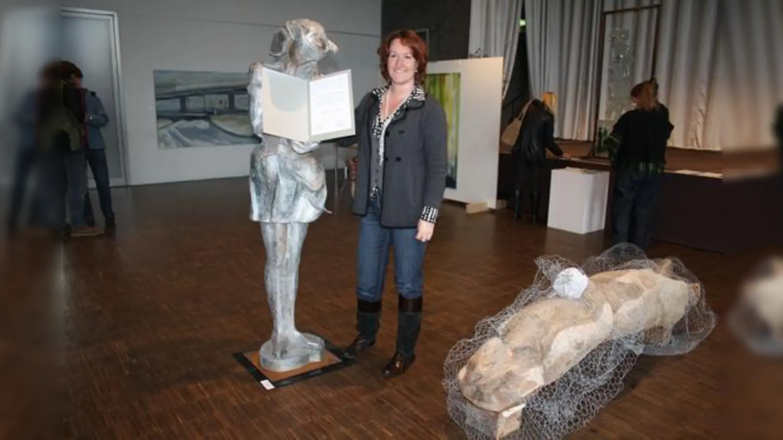 Mit ihrem Werk »Planet Erde« hat die Eglinger Malerin und Bildhauerin Stefanie von Quast den zweiten Platz des Publikumspreises gewonnen.	 (Foto: js)