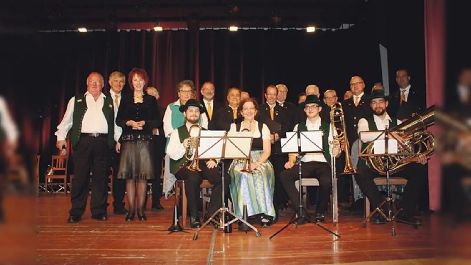 Mit Musikgruppen aus Deisenhofen wurde der Nachmittag feierlich gestaltet.	 (Foto: VA)