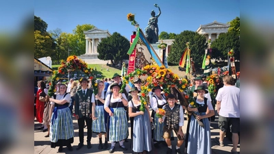 Eine Abordnung der Schützengesellschaft „Frohsinn” nahm am Trachten- und Schützenumzug zur Eröffnung des Oktoberfestes teil.  (Foto: Thomas Göbl)