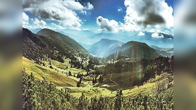 Diese Panoramaaufnahme zeigt links den Geigelstein-Hauptgifel mit seinen 1.808 Metern Höhe sowie den Blick in die Zentralalpen.	 (Foto: H. Reiter)