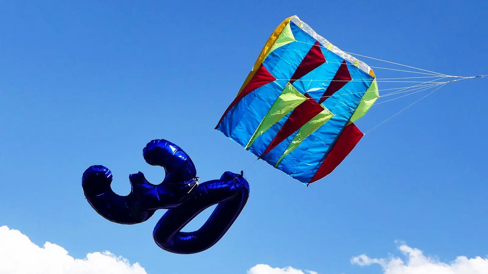 Das Drachenfest wird heuer 30 Jahre alt. Seit 20 Jahren gastiert es im Riemer Park. (Foto: Albert Kapfhammer)