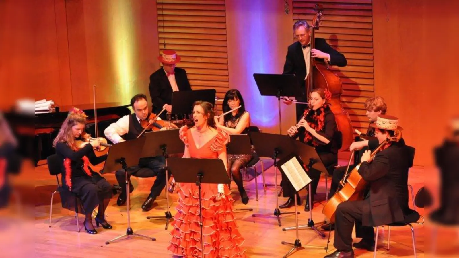 Ein extra verstärktes Salonorchester serviert dem Publikum einen bunten Strauß Melodien. (Foto: pi)