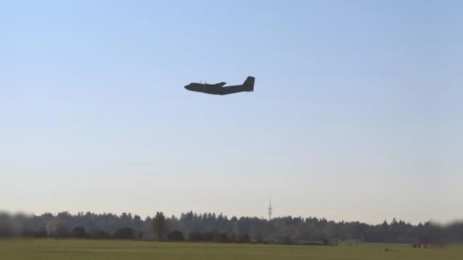 Das Flugzeug, das oft bei humanitären Einsätzen unterwegs ist, ist gut 32 Meter lang und wiegt rund 28 Tonnen.  (Foto: Deutsches Museum)