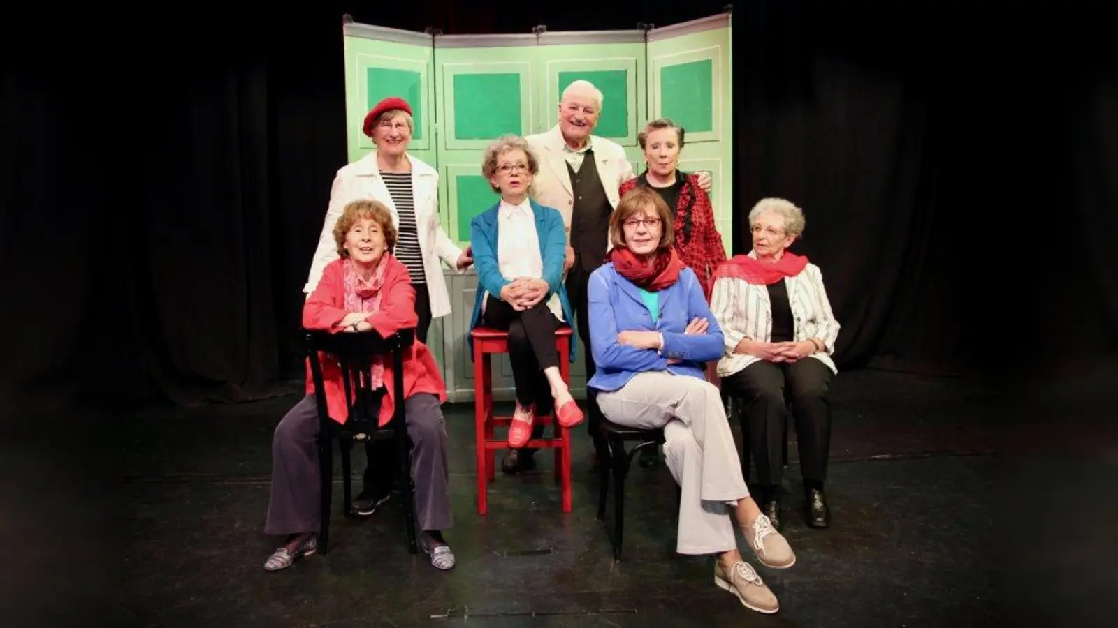 „Früher war alles besser? Von wegen!” Die Runde70-Schaupieler Eva Frank, Claudia Gollner, Evi List-Tomanke, Robert Orth, Ursula Reiprich, Heike Abelmann und Margarete Behlendorf (von links) gehen dieser Frage in ihrem neuen Stück „Mensch, wie die Zeit vergeht!” nach. Am 26. Mai ist Premiere. (Foto: us)