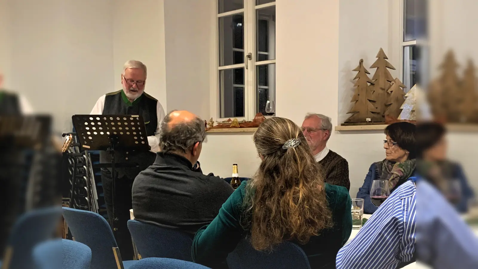 Vereinsvorsitzender Dr. Norbert Hartmann (links im Bild) ließ das Vereinsjahr Revue passieren und blickte in die Zukunft. (Foto: Heike Kronseder)