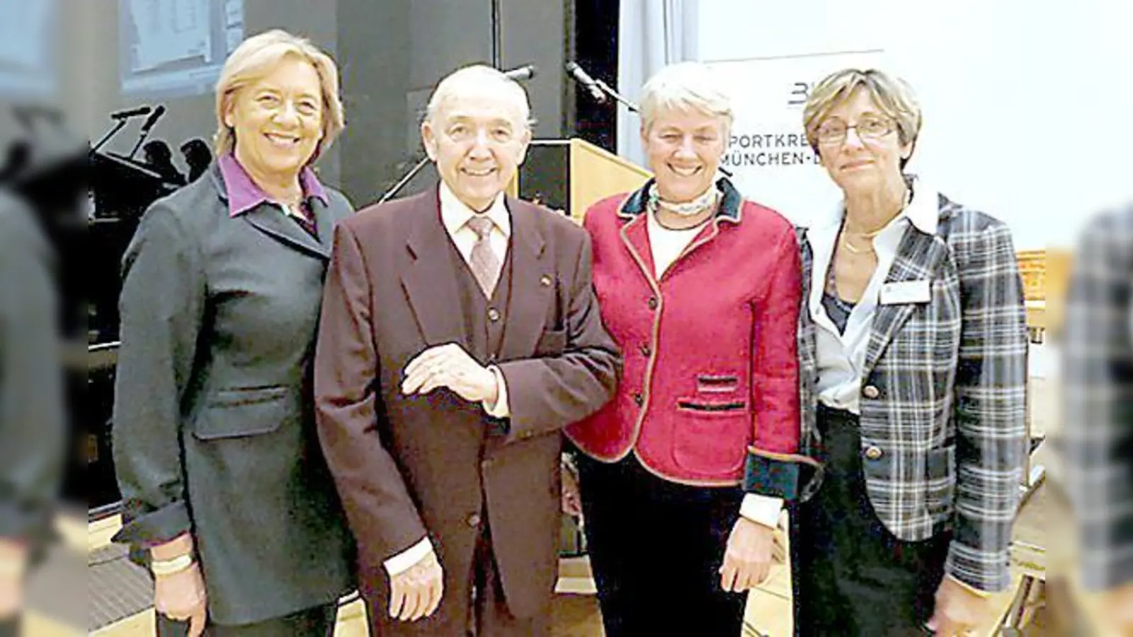 Othmar Kieslich mit Landrätin Rumschöttel, SVL-Präsidentin Brigitte Weinzierl und der Vorsitzenden des Kreises 13, Friedl Häusler.	 (Foto: VA)