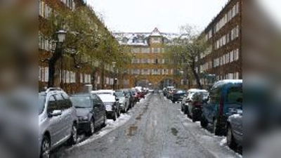 Wer in der Borstei einen Parkplatz sucht, ist selbst schuld. Die Anwohner können aber gar nicht anders, und das bereitet ihnen ein Problem.	  (Foto: cr)