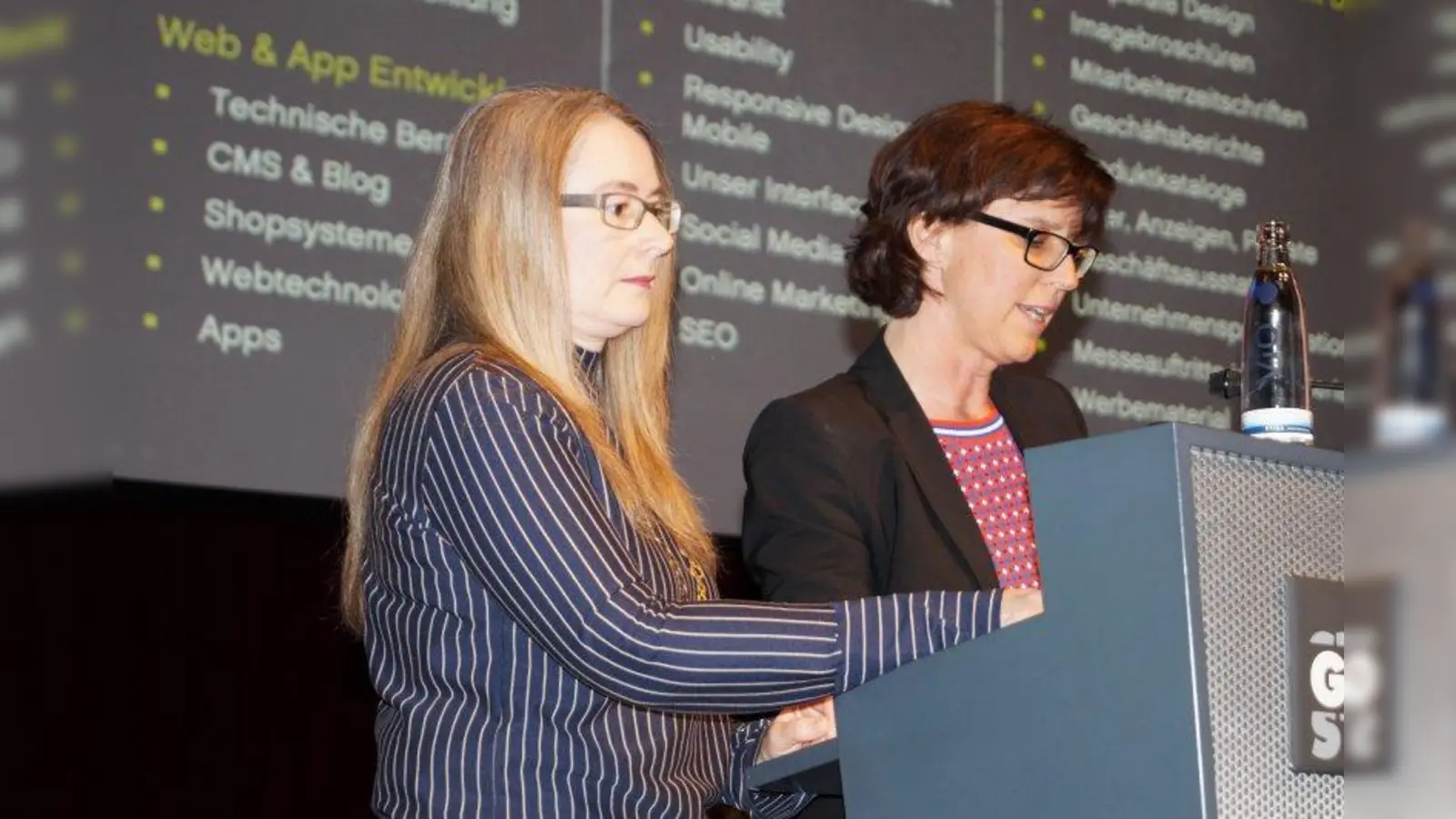 Cordula Haffner (li.) und Susanne Koppenhöfer feieren mit ihrer Agentur „Just Imagine” 20-jähriges Firmenjubiläum. Sie stellten ihr Unternehmen beim Wirtschaftsempfang vor. (Foto: pst)