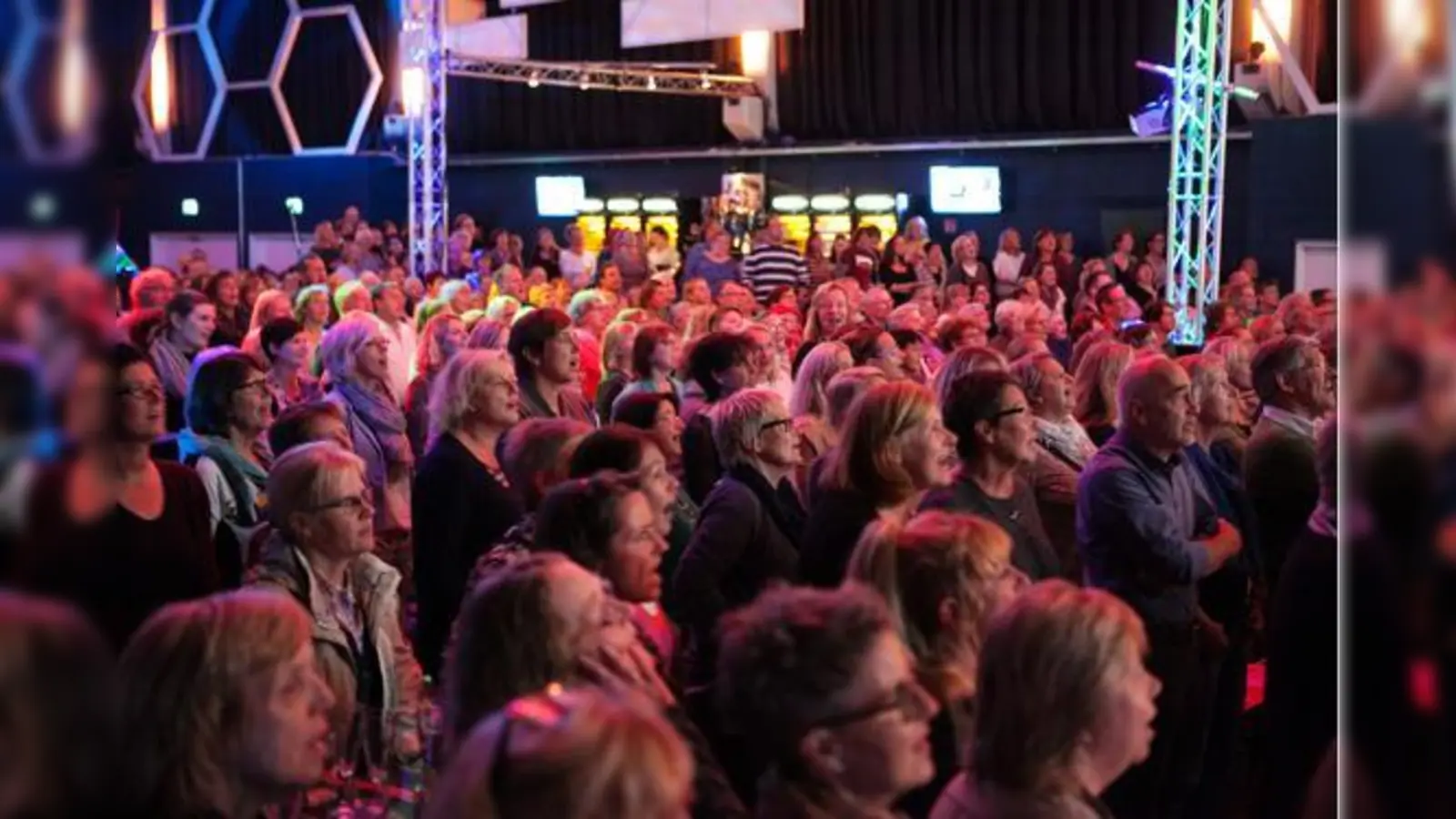 Man kommt als Fremder und geht als Sänger, das Rudelsingen kommt jetzt auch nach München. 	 (Foto: VA)