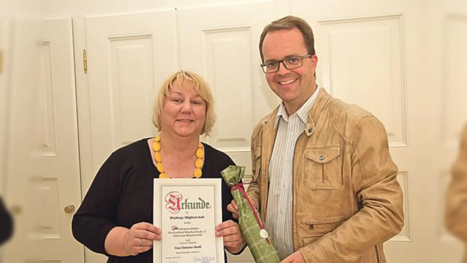 Christine Mottl wird für ihre langjährige Mitgliedschaft bei der Arbeiterwohlfahrt geehrt.  (Foto: Privat)