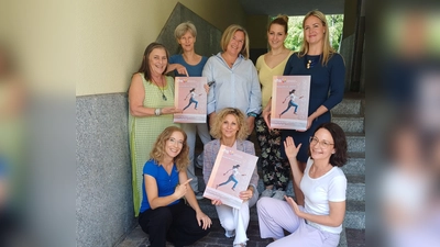 Das Team der Vhs Germering freut sich auf das Herbstsemester (vorne v.l.): Julia Hölzel, Evi Seidel-Klarmann, Clara Husmann sowie (hinten v.l.) Jutta Huber, Andrea Franke, Claudia Hilbert, Verena von Prondzinski und Irina Moor. (Foto: Vhs Germering)