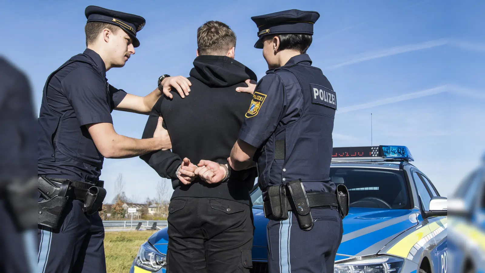 Die Gesamtzahl der Straftaten in München ist 2022 gestiegen, im Vergleich zur Zeit vor der Pandemie jedoch niedriger. Die Polizei ist zufrieden. (Symbolbild: Bayerische Polizei)