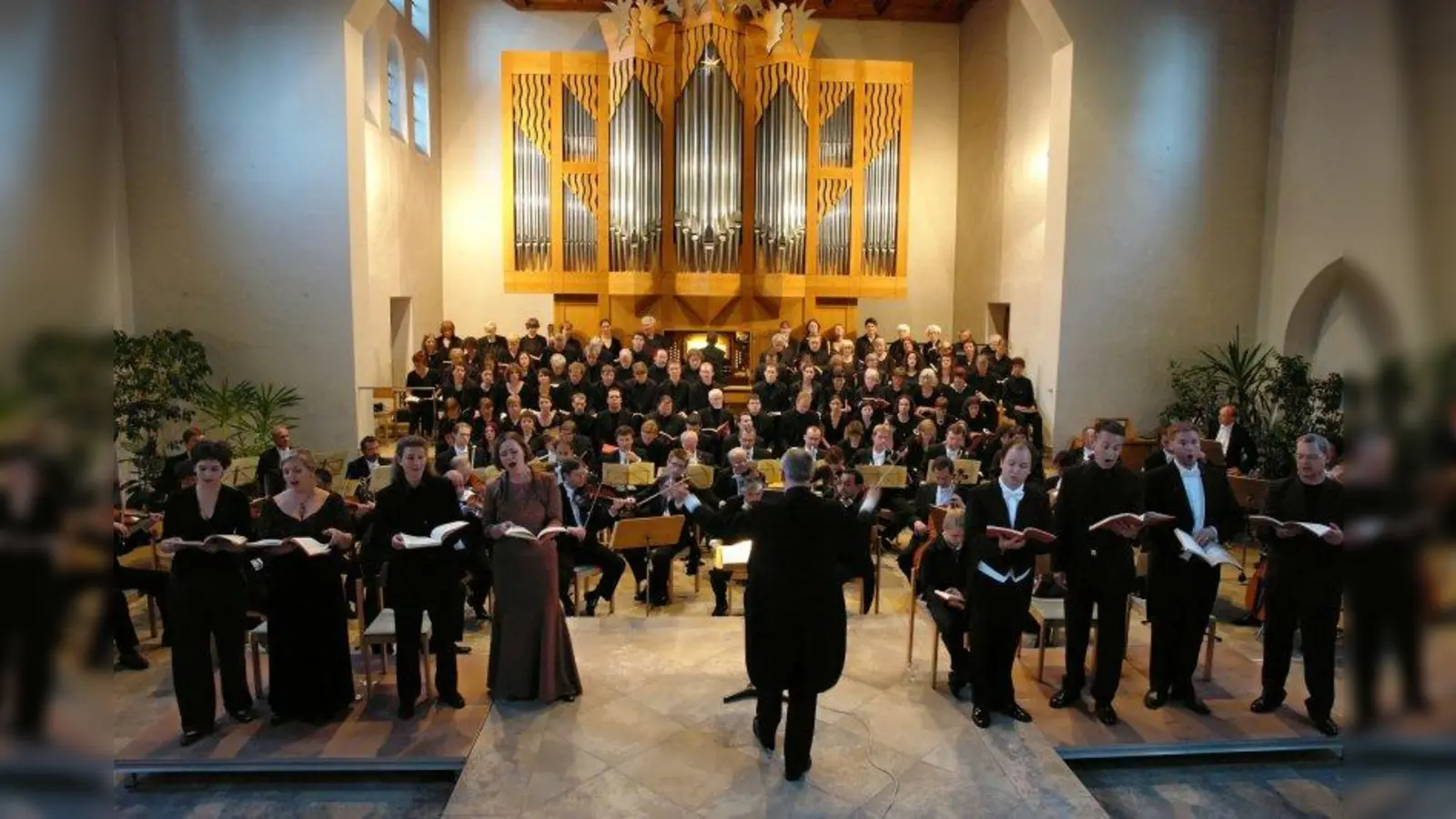Der Chor der Himmelfahrtskirche bringt den „Elias” zu Gehör. (Foto: Hifaki)