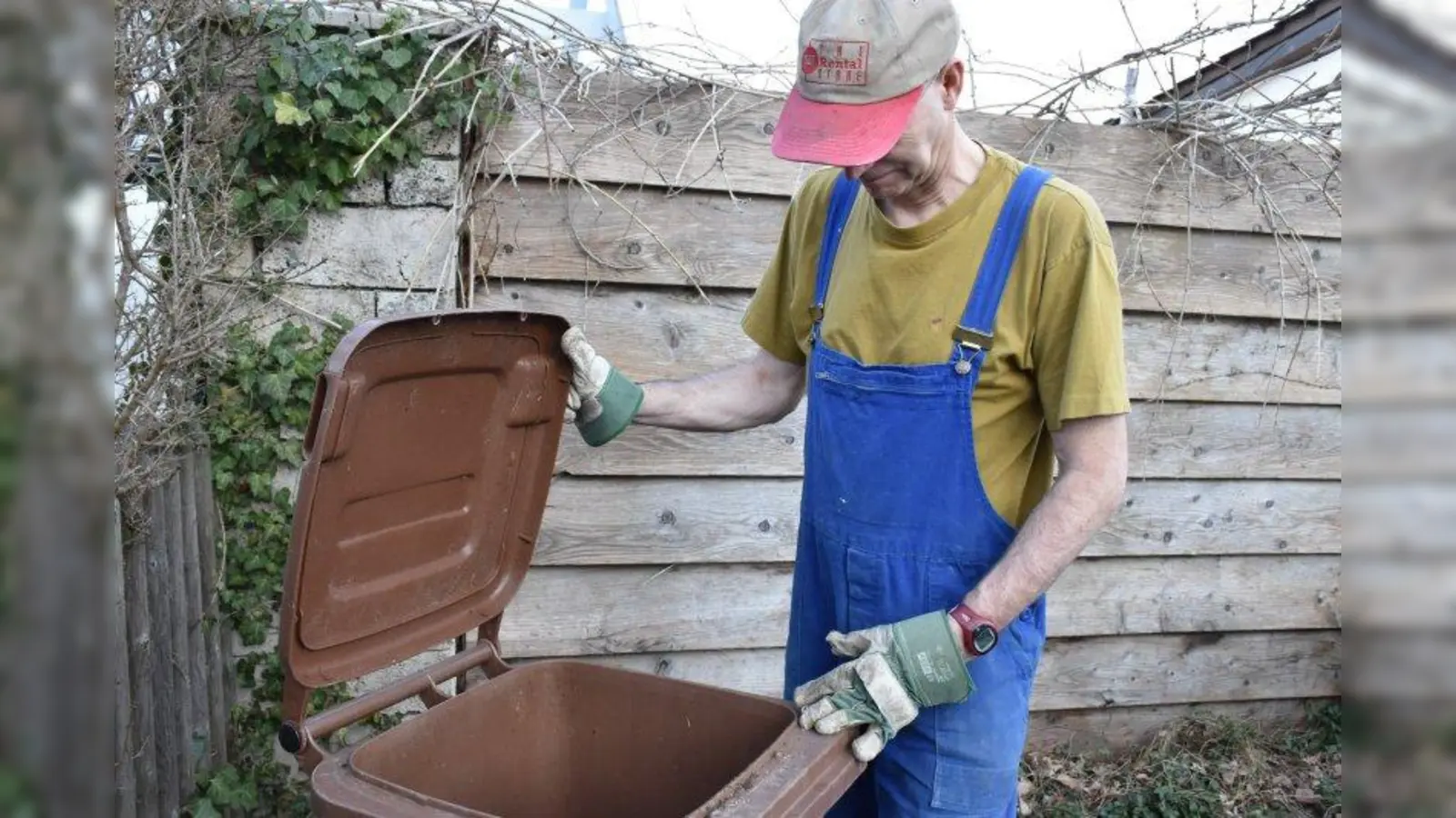 In den Biomülltonnen landet zu viel Plastik. (Foto: Hauck)