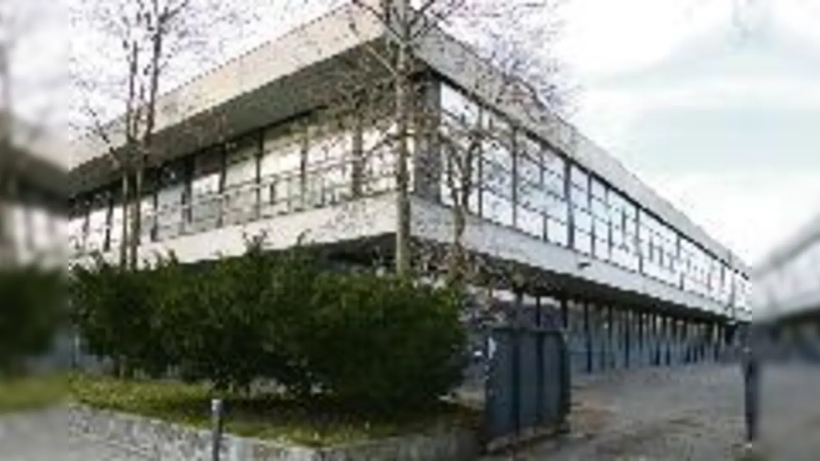 Seit Jahren leer  die Notunterkunft in Berg am Laim: Jetzt wird das heruntergekommene Gebäude  (abgerissen.Foto: ak)