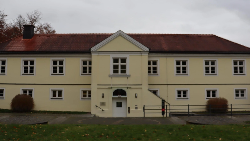 Im ehemaligen Gärtnerhaus befindet sich das Schlossmuseum, in dem die Sonderausstellung gezeigt wird.  (Foto: mha)