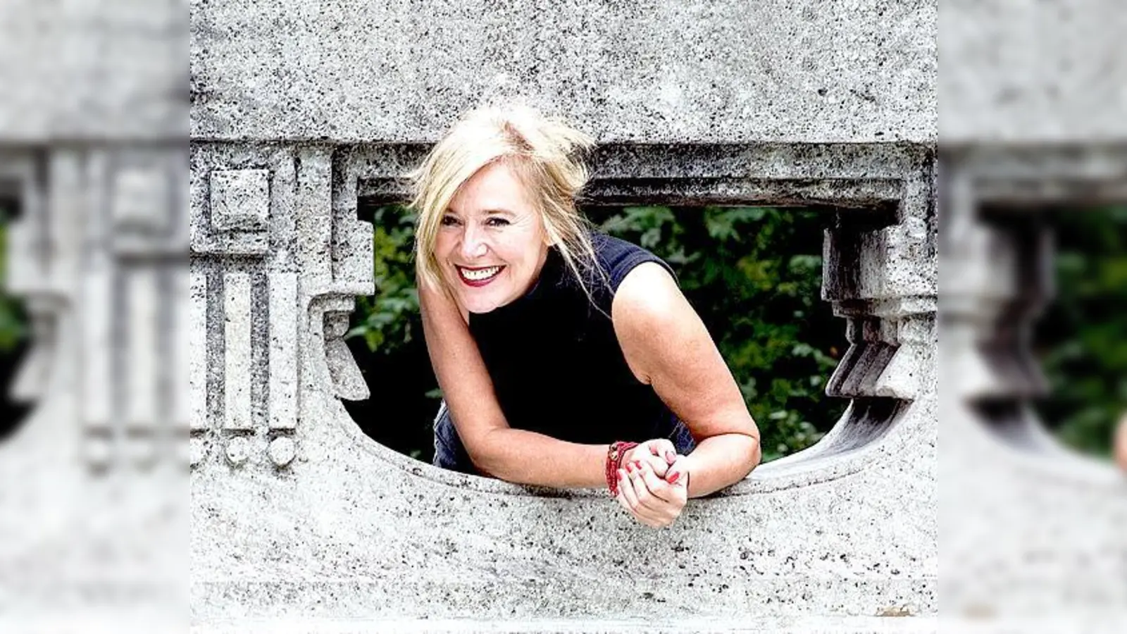 Angelika Beier klärt das Publikum Ende September über das »Abenteuer Frau« auf. (Foto: VA)