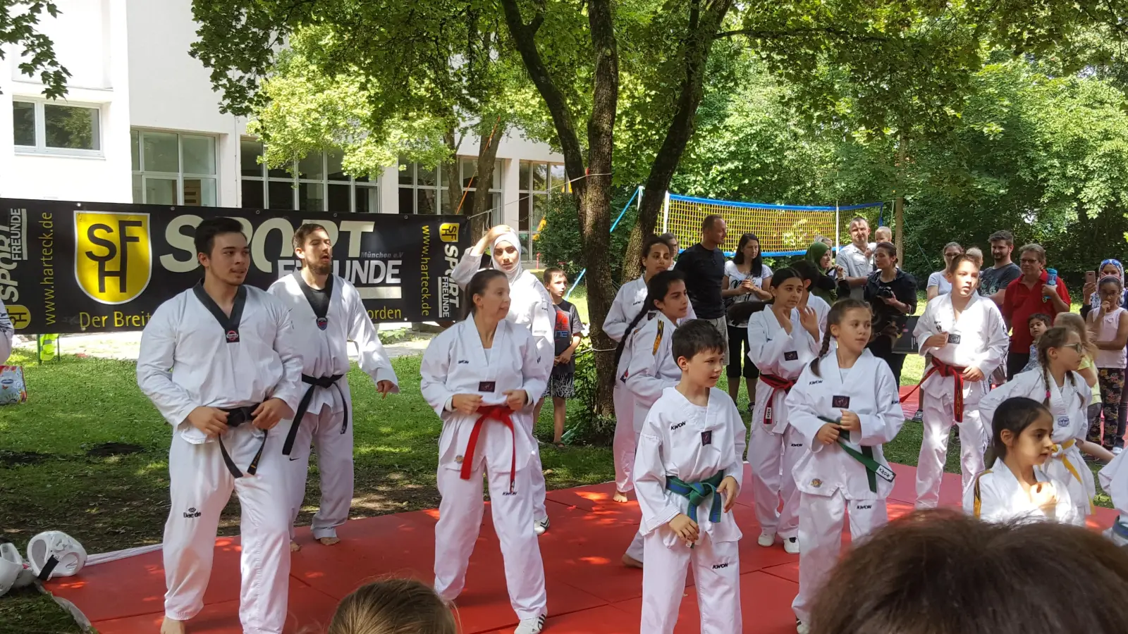 Beim Jubiläumsfest warten auch spannende Vorführungen und Mitmachangebote auf die Besucher.  (Foto: SF Harteck)