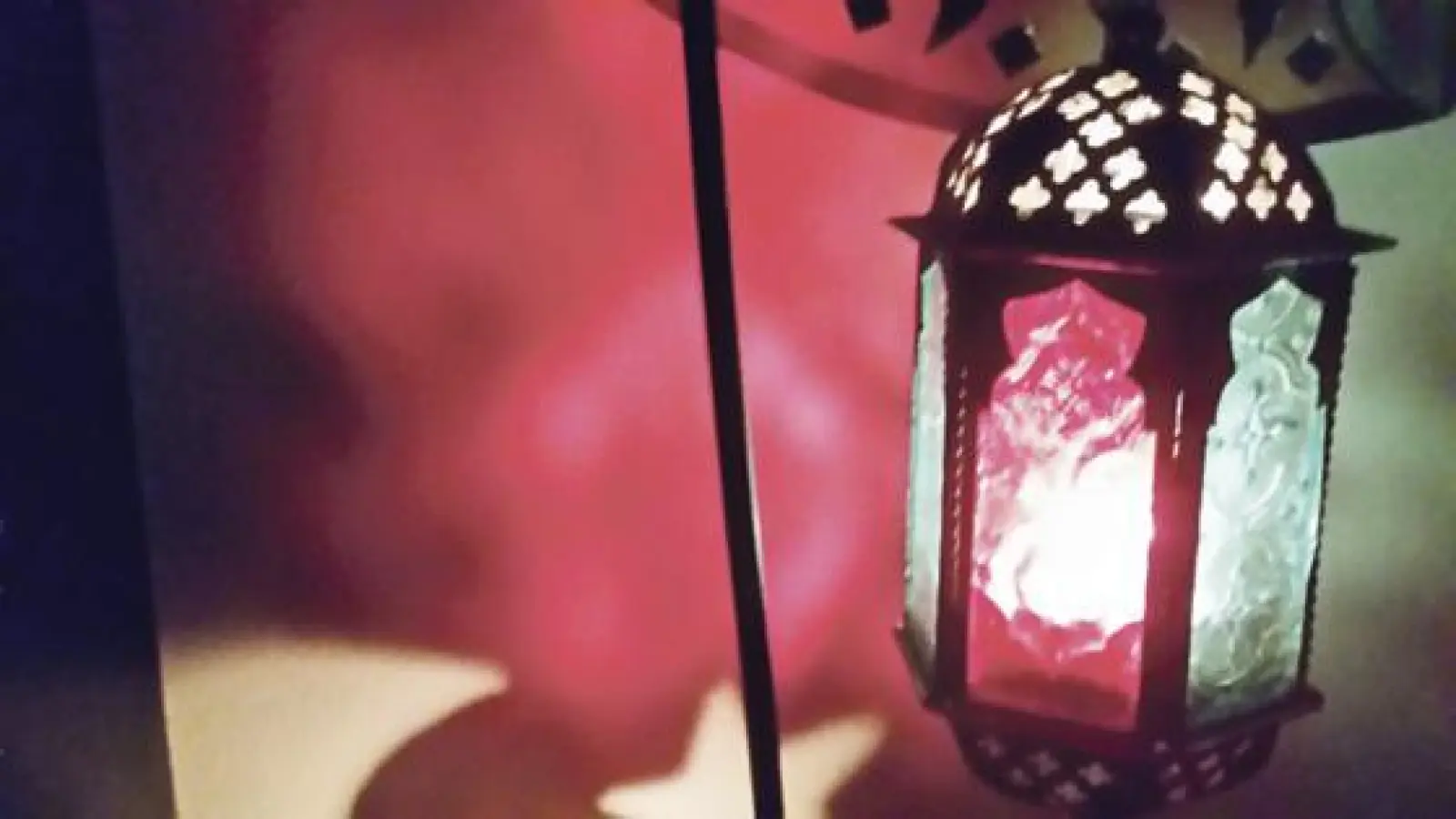 »Laterne, Laterne, Sonne, Mond und Sterne« tönt es in diesen Tagen in den Abendstunden wieder in den Straßen, wenn die Jüngsten mit ihren bunten Leuchtelichtern um die Häuser ziehen.	 (Foto: Katja Brenner)