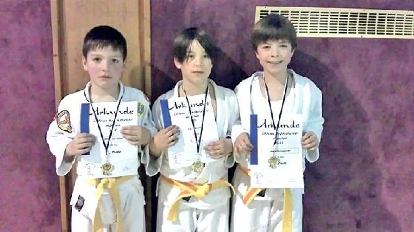Sebastian Kaun, Nikola Lorch und Jakub Szcepanski freuen sich über ihre Urkunden.	 (Foto: VA)