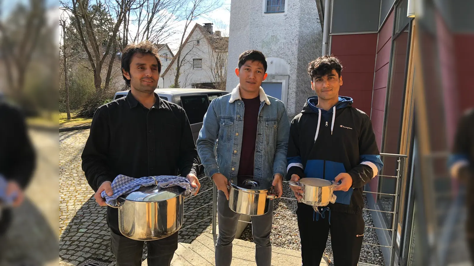 Die Geflüchteten berichteten bei einem Fest in der Jubilatekirche über ihre Erfolge und verwöhnten die Helfer mit selbstgekochtem Essen.  (Foto: VA)