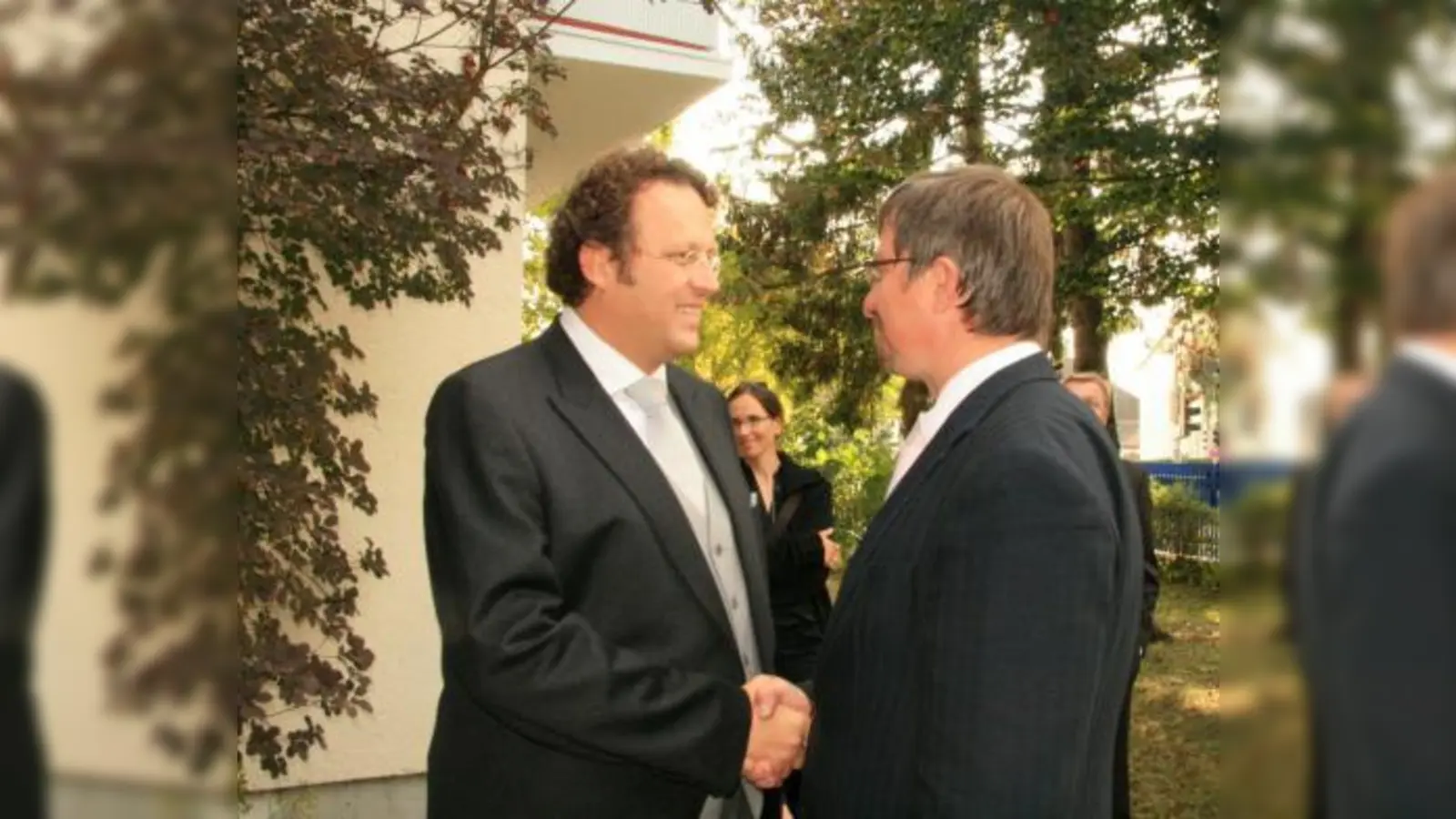 „Nicht die Sahne auf dem Kuchen, sondern die Hefe im Teig.“ Intendant Marc Mast (li.) hieß den BA-Vorsitzenden Christian Müller in den neuen Räumen des Vereins der Bayrischen Philharmonie herzlich willkommen. (Foto: US)