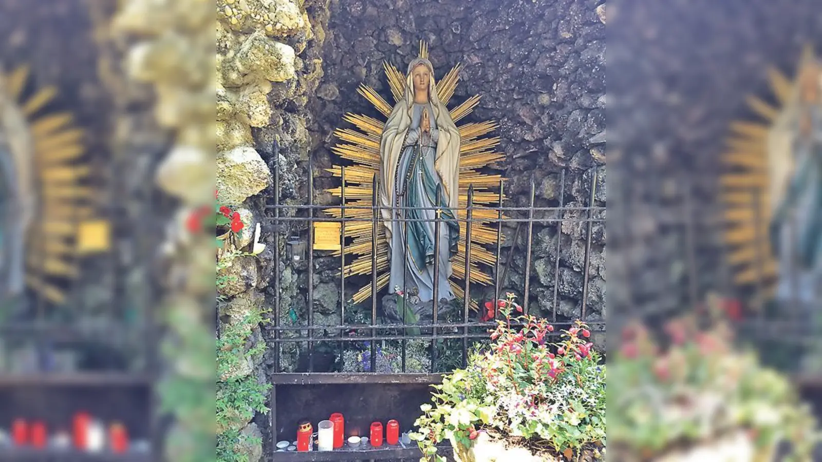 Die Marienfigur der Grotte wurde fachgerecht restauriert und erstrahlt nun im neuen Glanz. 	 (Foto: Stadtteilarchiv Trudering)