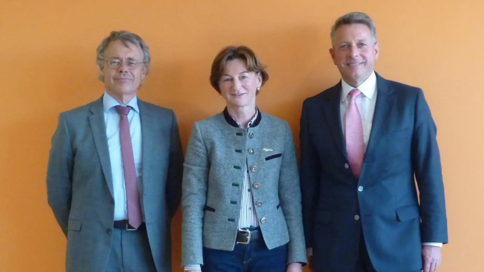 Der Vorstand der Bürgerstiftung, bestehend aus (von links) Dr. Gerhard Brandmüller, Vorsitzende Barbara Scheitz und Konrad Hallhuber, hat beschlossen, im ersten Halbjahr 19.000 Euro für Projekte im Landkreis zur Verfügung zu stellen. (Foto: Bürgerstiftung Landkreis Starnberg)