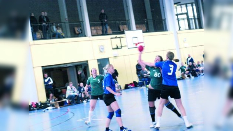 Die überragende Laimer Spielerin Simone Scholz setzt sich gegen die Deckung der Damen aus Innsbruck durch. (Foto: pi)