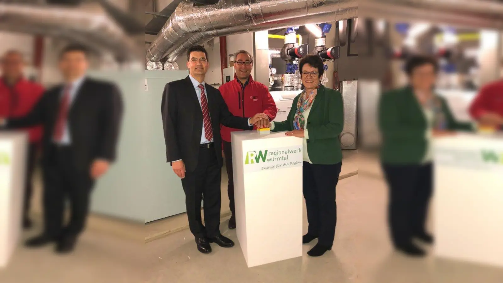 Startschuss für weiteren Umweltschutz: Marten Jürgens, Jan Lang und Dr. Brigitte Kössinger (von links). (Foto: BRK Starnberg)