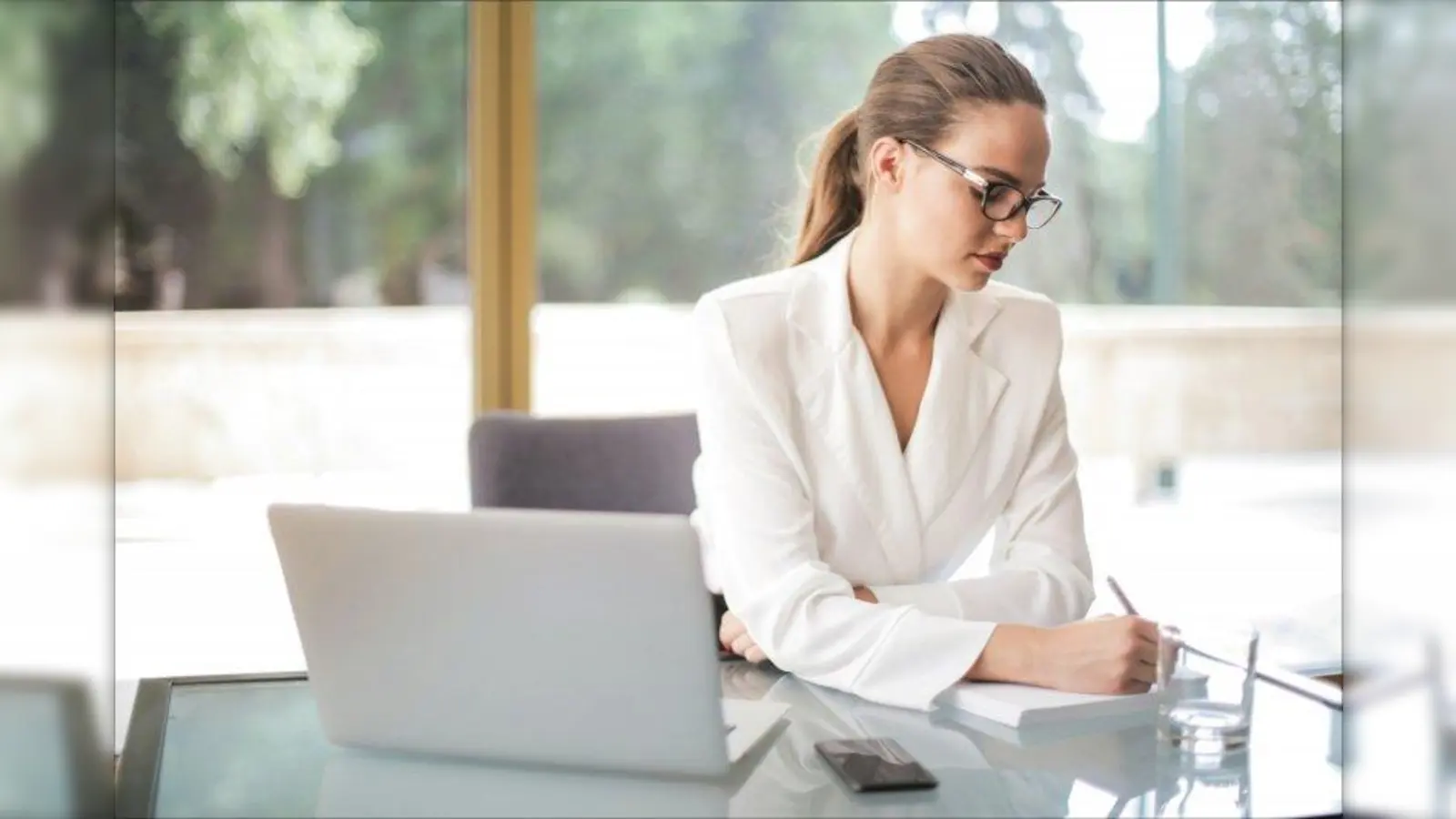 Der Start in das Berufsleben als Bankkauffrau beginnt mit einer dreijährigen dualen Ausbildung. (Foto: A.Piacquadio/randstad)