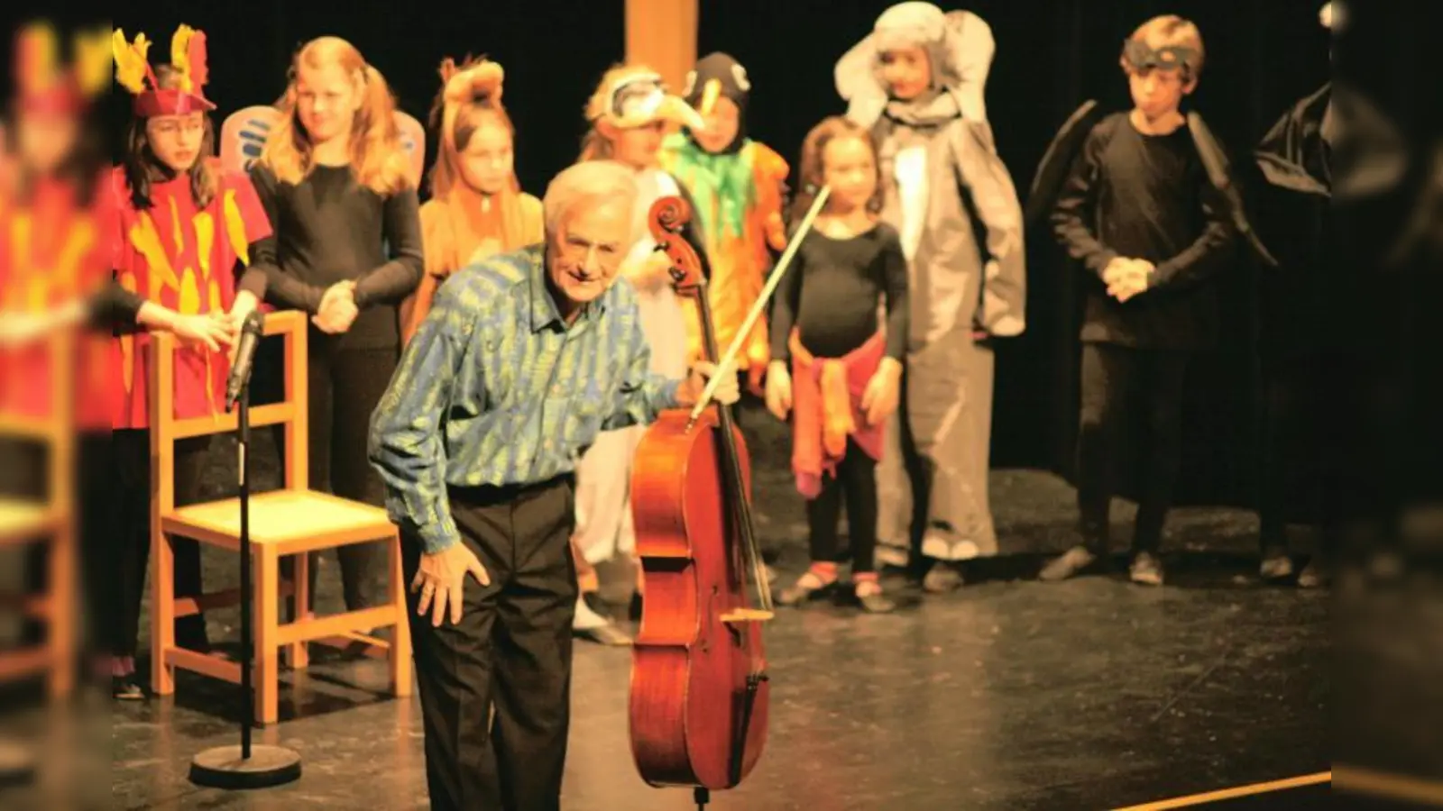 Heinrich Klug ist Begründer der Kinderkonzerte der Münchner Philharmoniker und seit 33 Jahren ihr begeisterter Organisator. Am vergangenen Wochenende führte er im Planegger Kupferhaus den „Karneval der Tiere“ auf. (Foto: US)