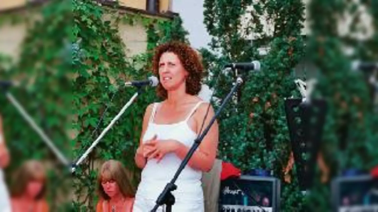 Stadträtin Brigitte Meier beim runden Jubliäum des Wohnprojekts Gravelottestraße.	 (Foto: VA)
