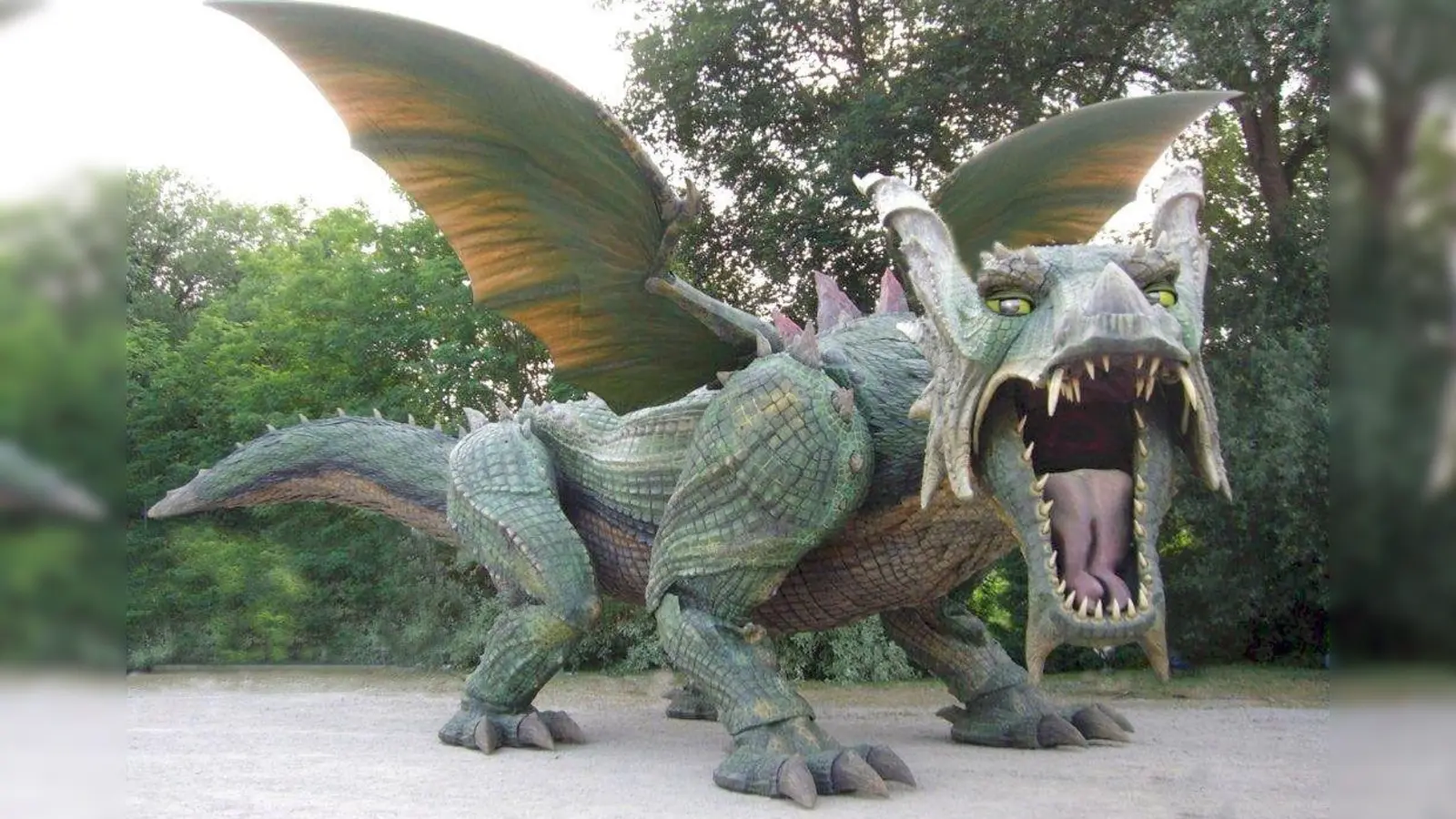 Da Furth im Wald die nächste Bayerische Landesgartenschau ausrichtet, schickt die Stadt als „Botschafter” ihren 6 Meter hohen und 16 Meter langen Drachen nach Kirchheim. (Foto: Tourist-Info Furth i. Wald)