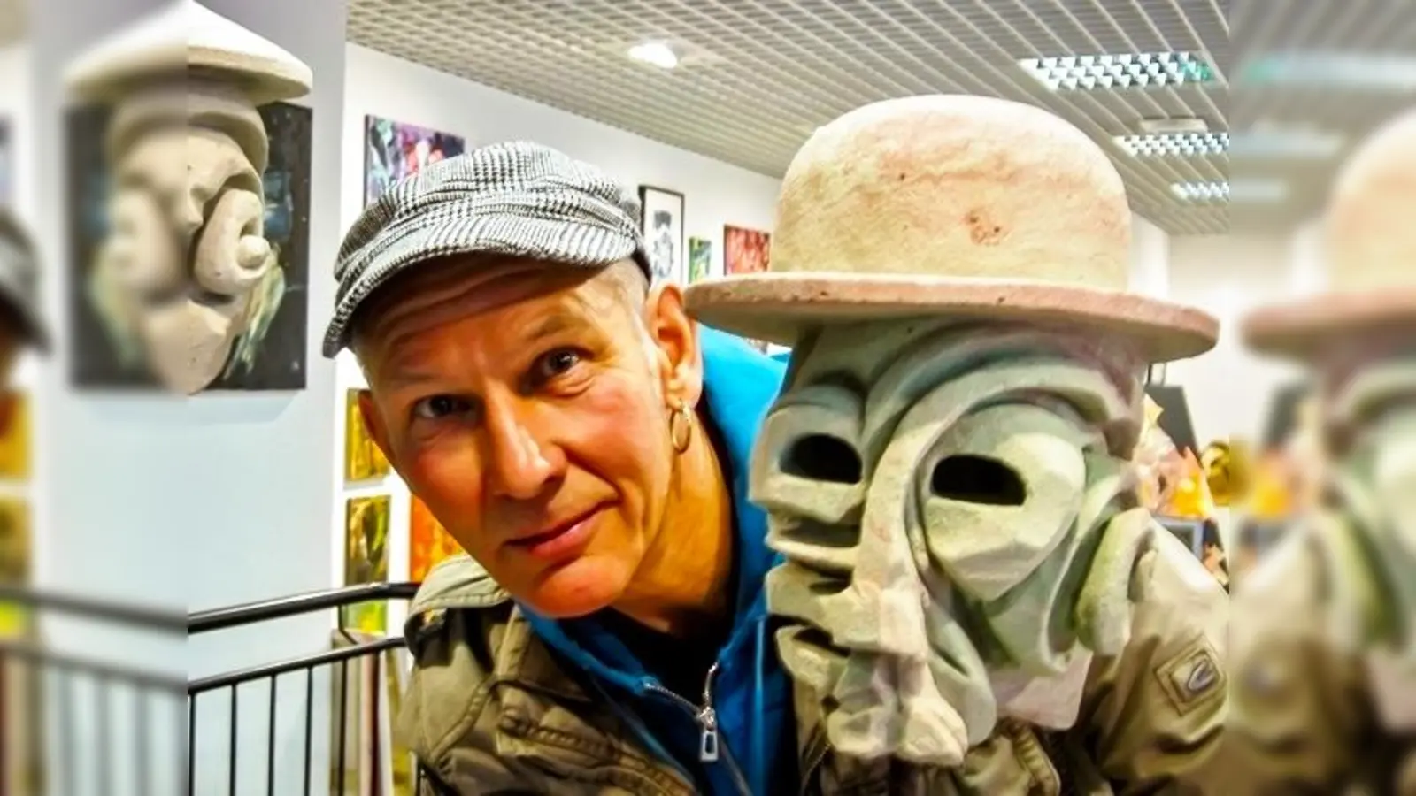 Einer der ausstellenden Künstler: Uwe Schwarz. Er entwirft die „emissionsfreie Kühlkommode“. (Foto: Peter Obermeier)