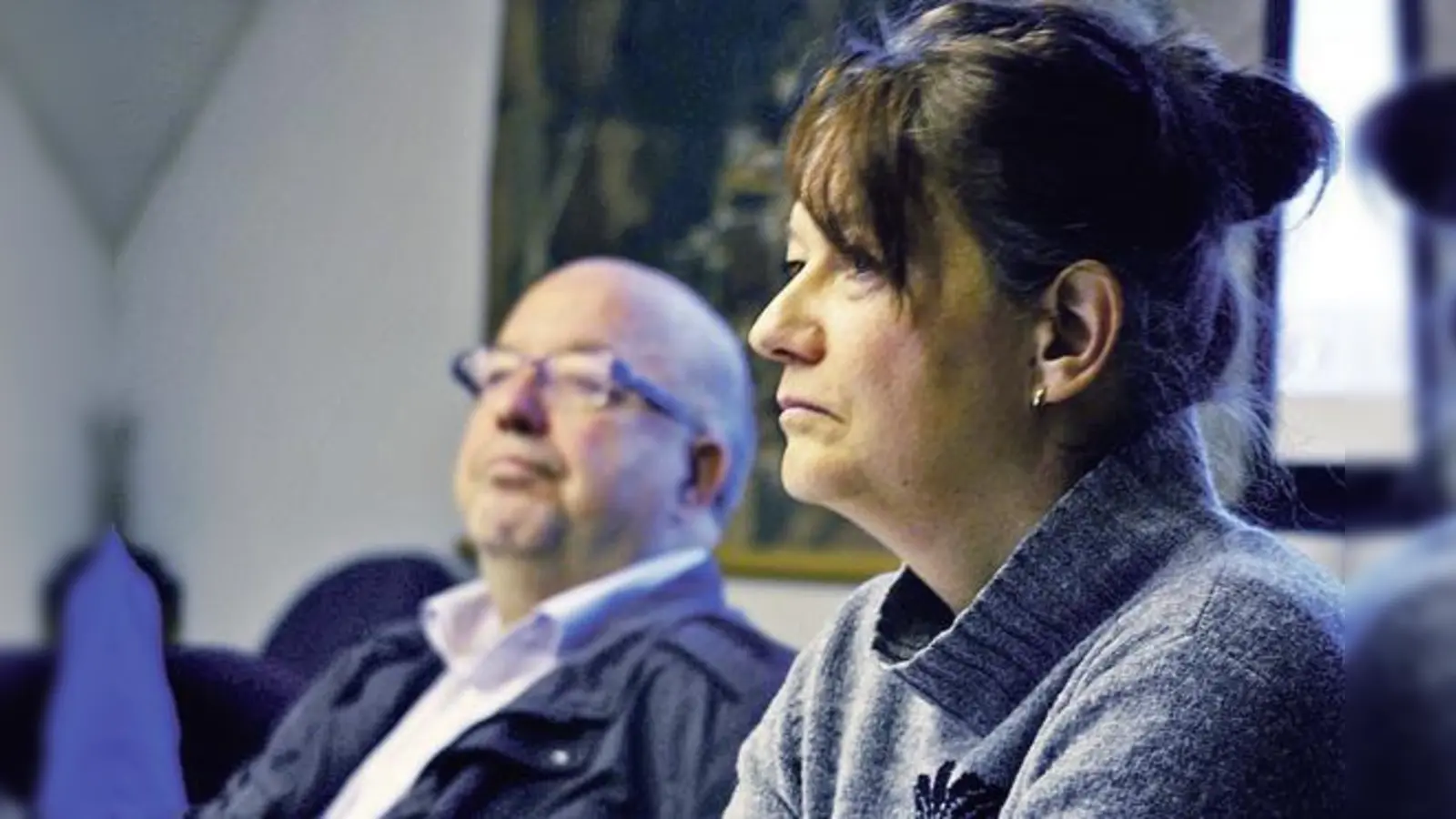 Ernste Gesichter: Judith Praxenthaler vom Planungsverband, der die Gemeinde in Sachen »Schulhausneubau« berät, und Bürgermeister Peter Deimel (FW).  (Foto: kw)