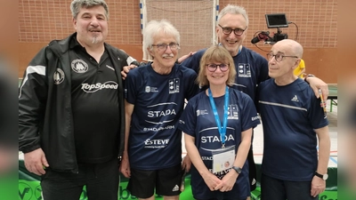 Zufriedene Gesichter beim PingPongParkinson German Open 2024 (von links): Frank Huth, Richard Sonnleitner, Ulli Heyd, Jürgen Zender und Ernst Hillenkamp. (Foto: Huth)