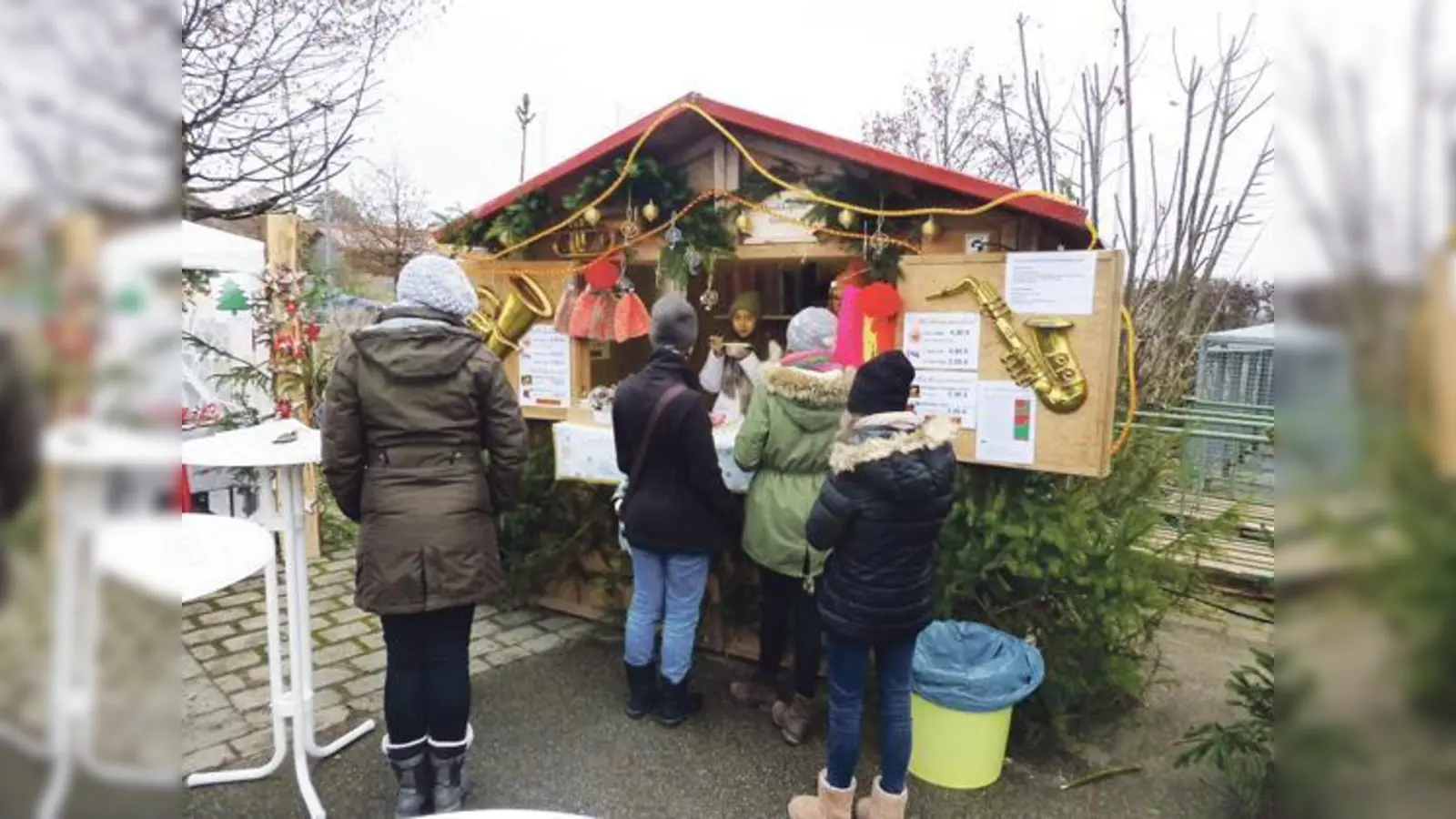 Klein, aber fein ist der Weihnachtsmarkt in Pliening, der heuer zum 15. Mal stattfindet.	 (Foto: Georg Rittler)