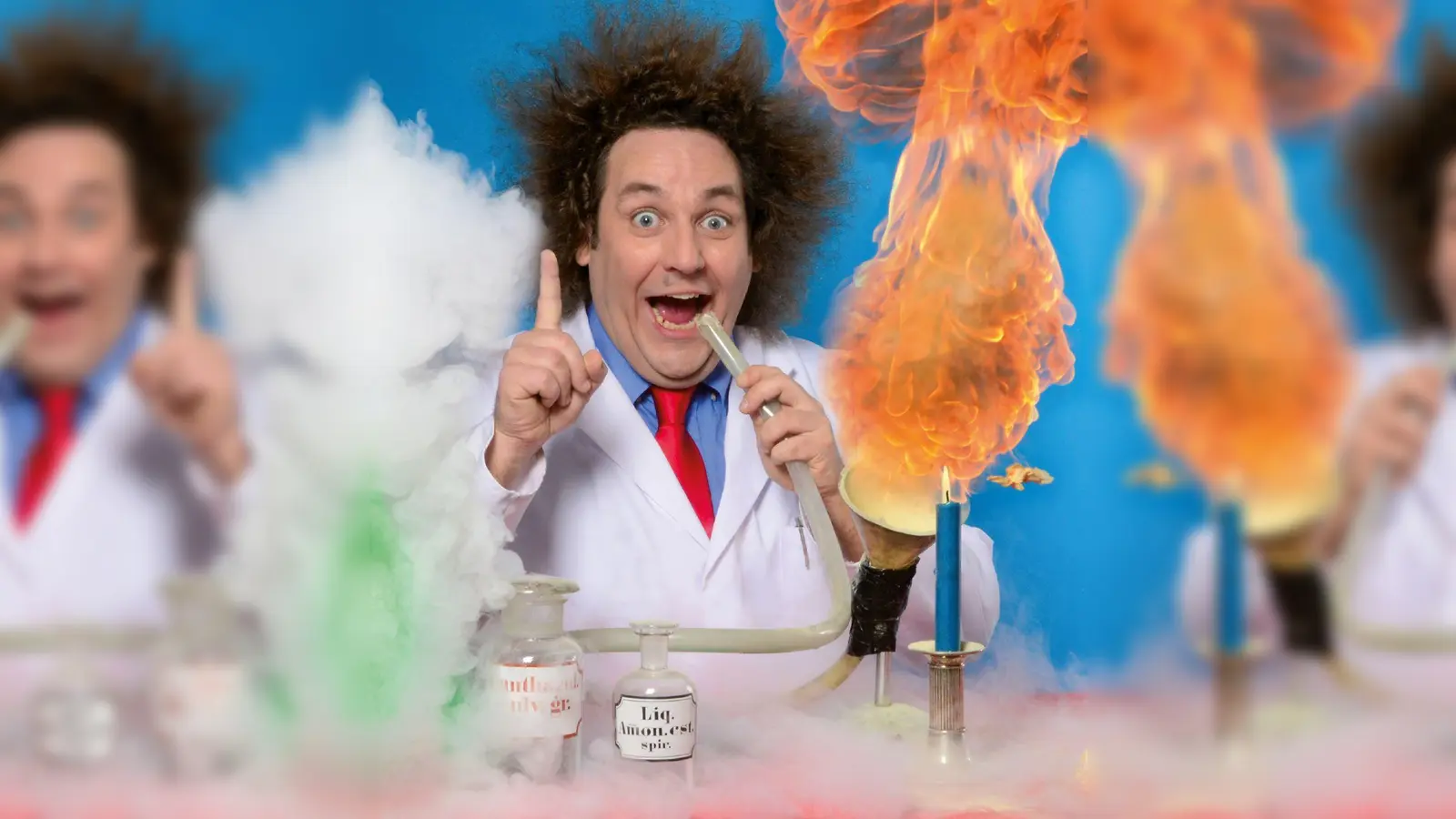 Im Dienste der Wissenschaft lässt es Konrad Stöckel mitunter ganz schön krachen. (Foto: © Julia Zenk)