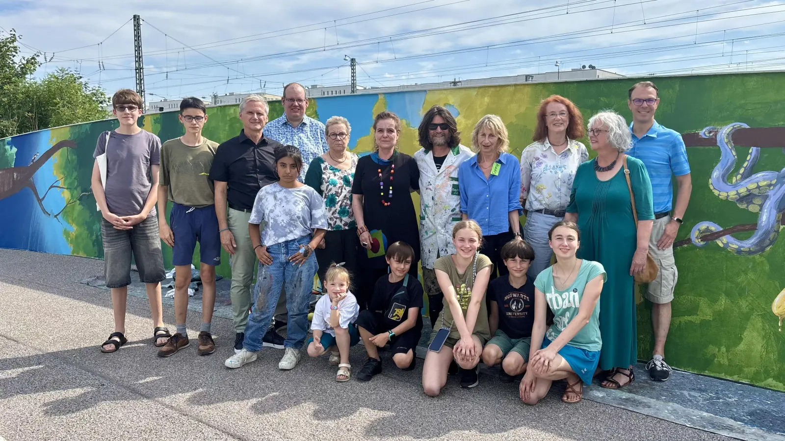 Alle für die Kunst: zur Eröffnung kamen Sven Wackermann, Ingrid Standl und Maria Osterhuber-Völkl vom BA 21, Conny Beckstein und Loomit sowie Jeanne-Marie Ehbauer, Sofie Langmeier, Peter Breitenbücher und Claus Fastner vom Baureferat (v.r.). (Foto: Ulrike Seiffert)