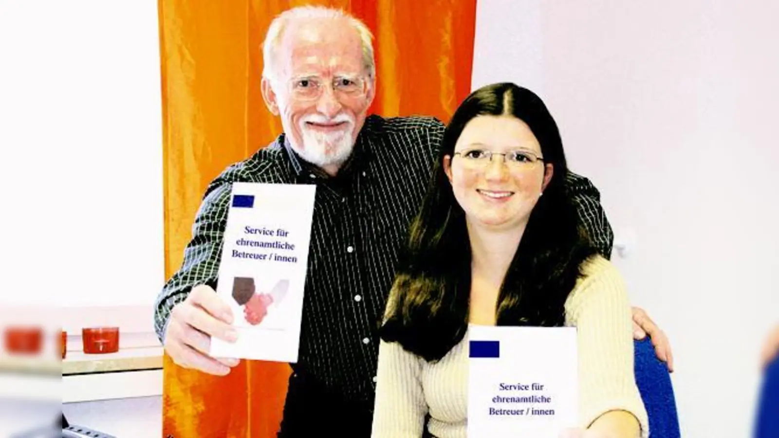 Veronika Vaitl und Wilhelm Eckert beraten im Betreuungsverein rund um Hilfe- und Sozialleistungen für Pflegebedürftige.	 (Foto: ko)