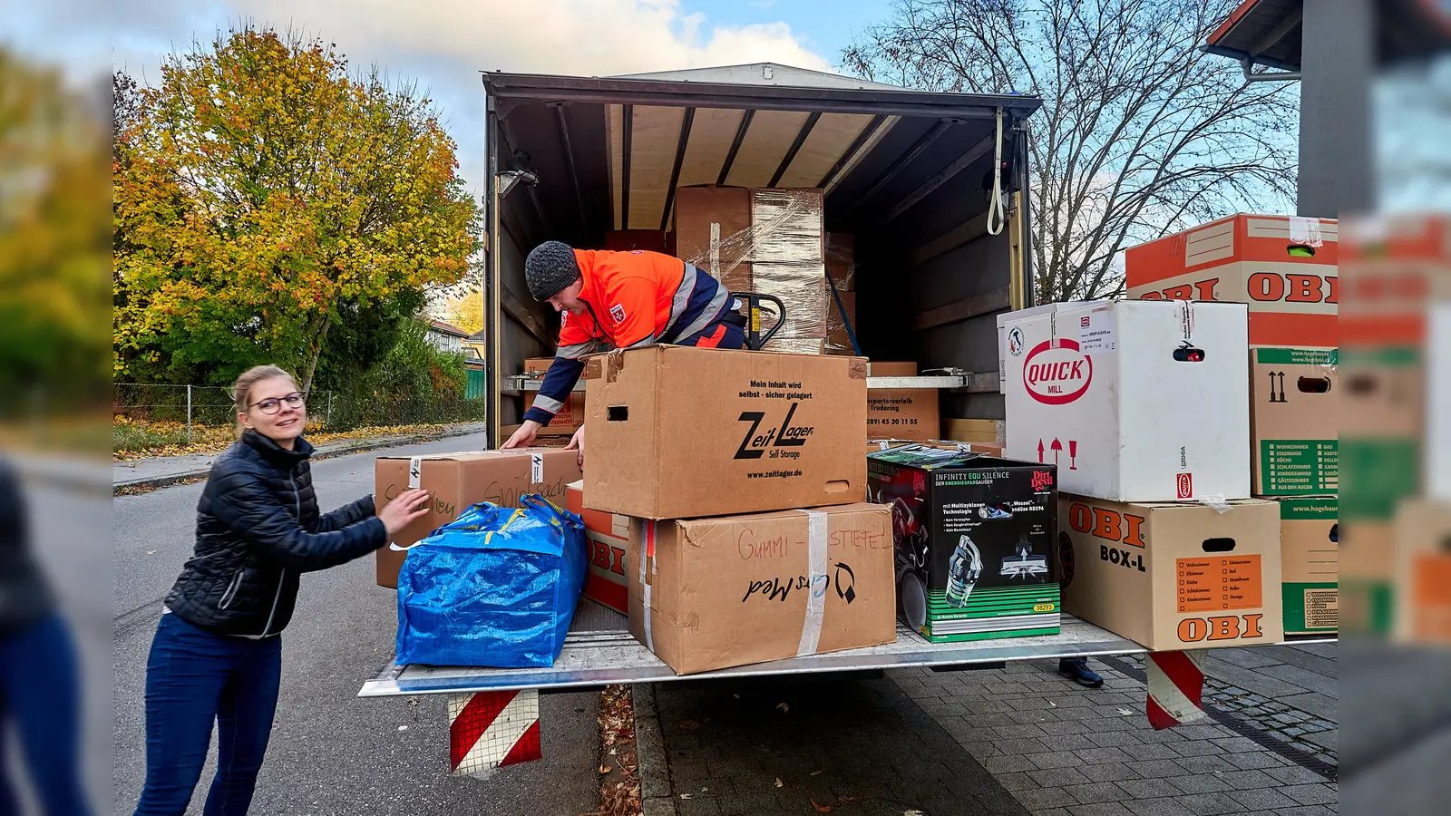 Im Ebersberger Jugendzentrum AJZ werden wieder Spenden für die Flüchtlingshilfe Erding gesammelt. Helfer sind ebenfalls willkommen. (Foto: Peter Hinz-Rosin)