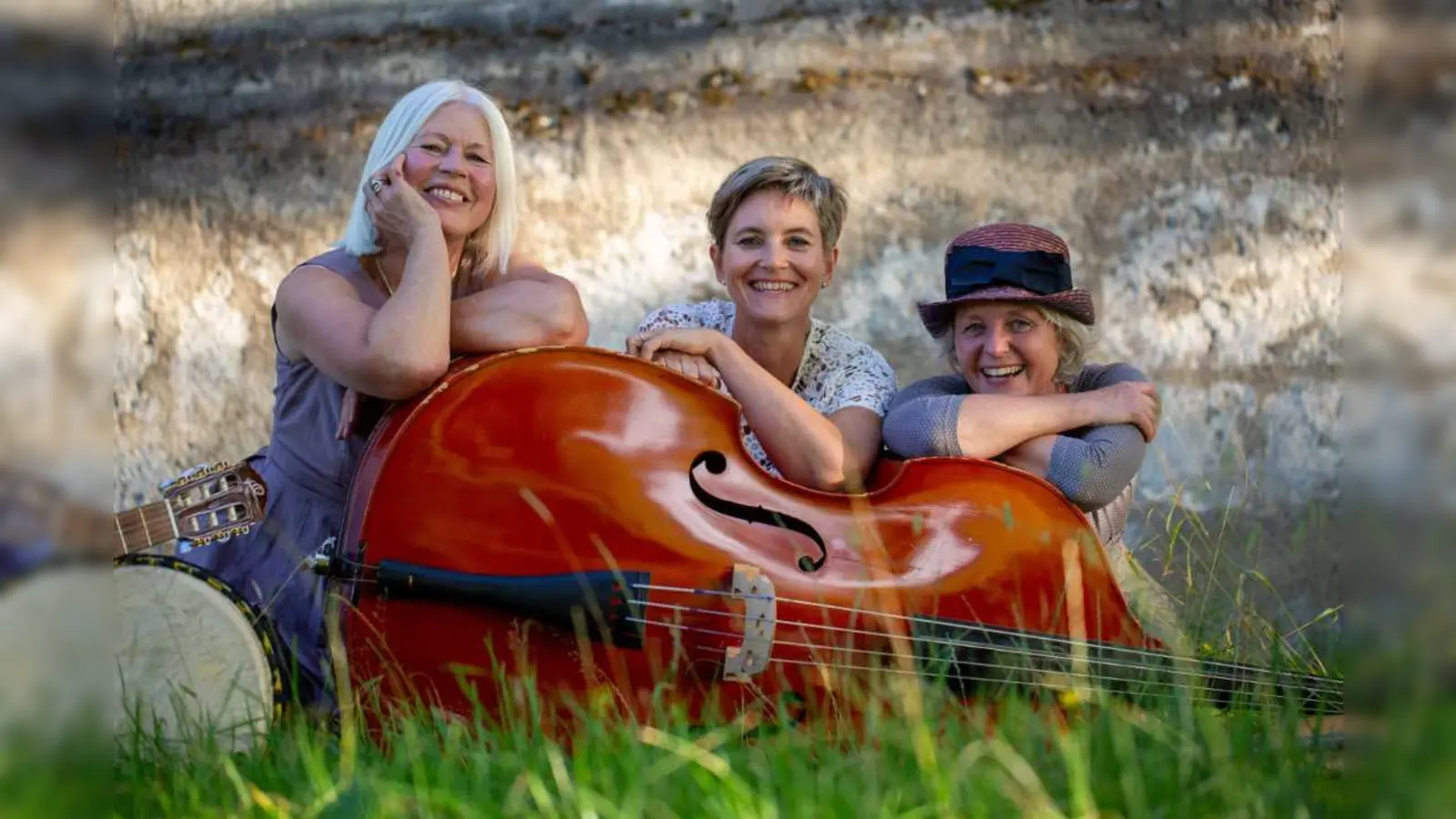 Die Silberpappeln, das Damentrio mit Kontrabass, Gitarre, Hackbrett, Djembe – wo sie auftreten, ist gute Laune und Zuhörgenuss garantiert.  (Foto: Stefan Markl)
