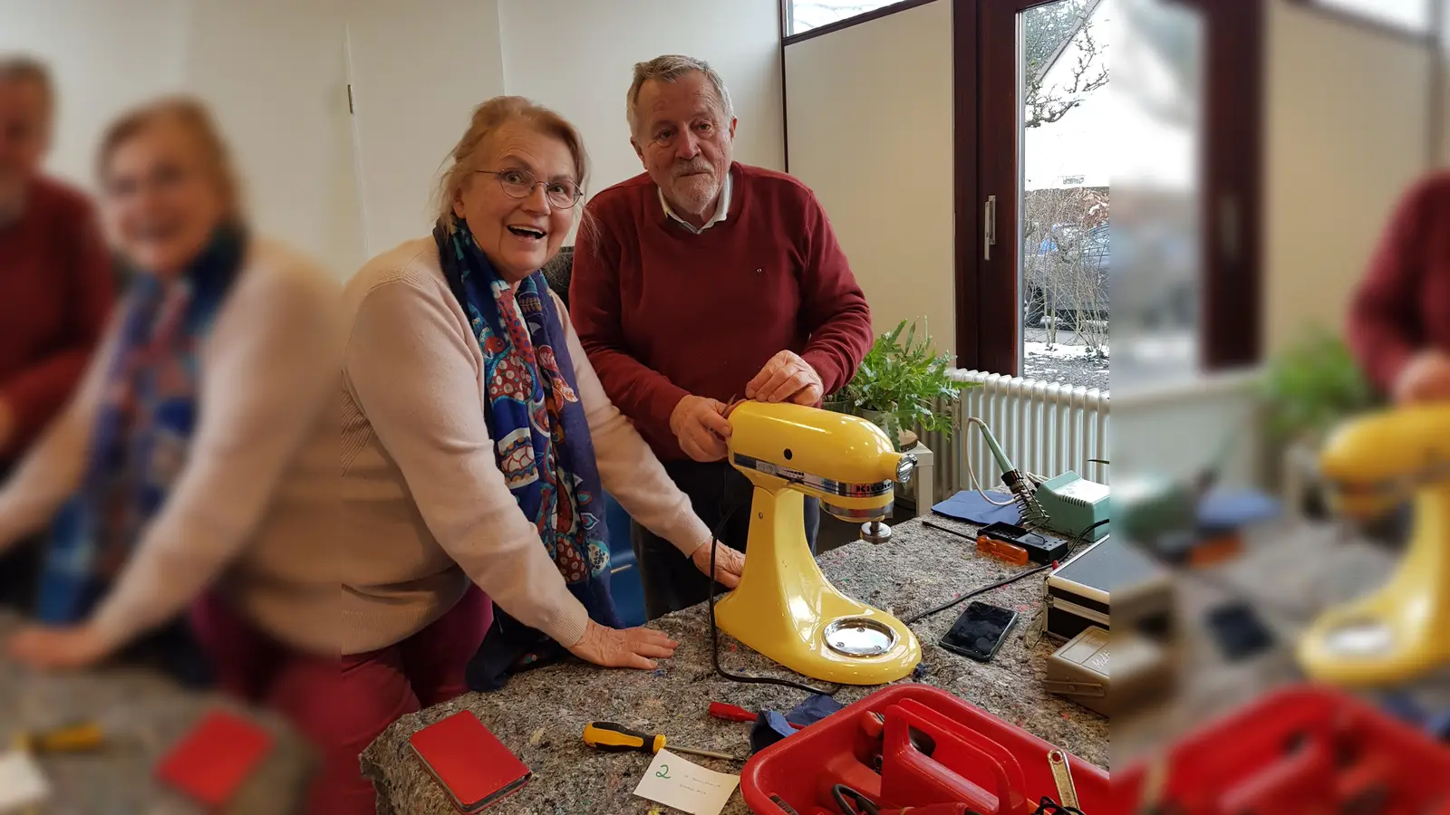 Im Repair-Café werden kaputten Gegenständen neues Leben eingehaucht. (Foto: vhs Taufkirchen)