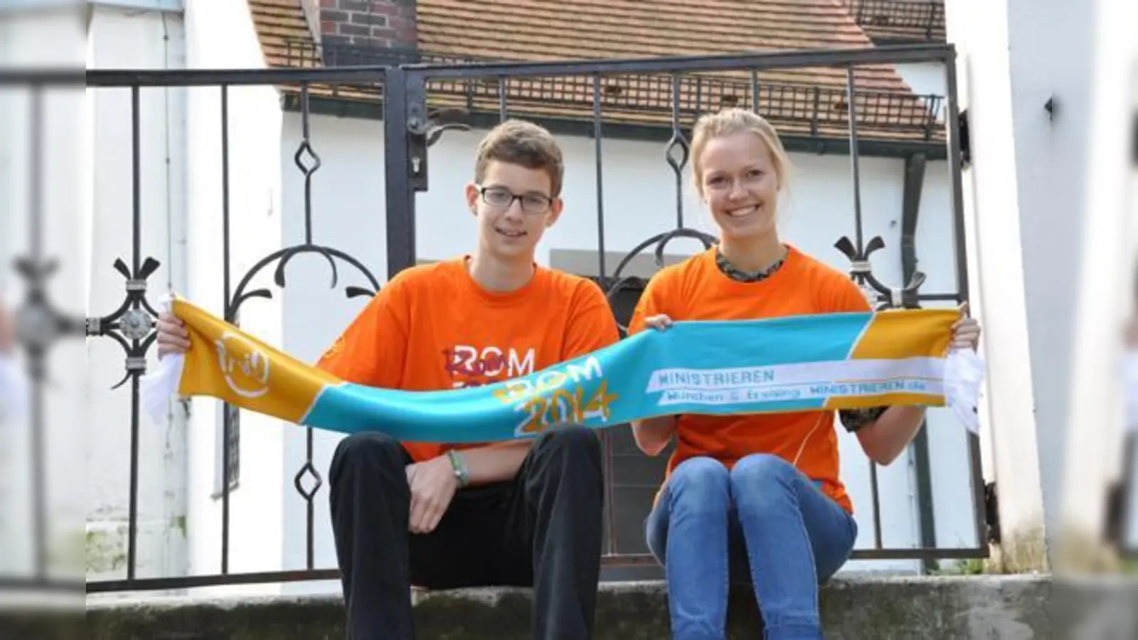 Die Poinger Ministranten Benedikt Hohl und Anna Reischl sind mit beeindruckenden Erinnerungen von der Wallfahrt nach Rom heimgekehrt. 	 (Foto: Sybille Föll)