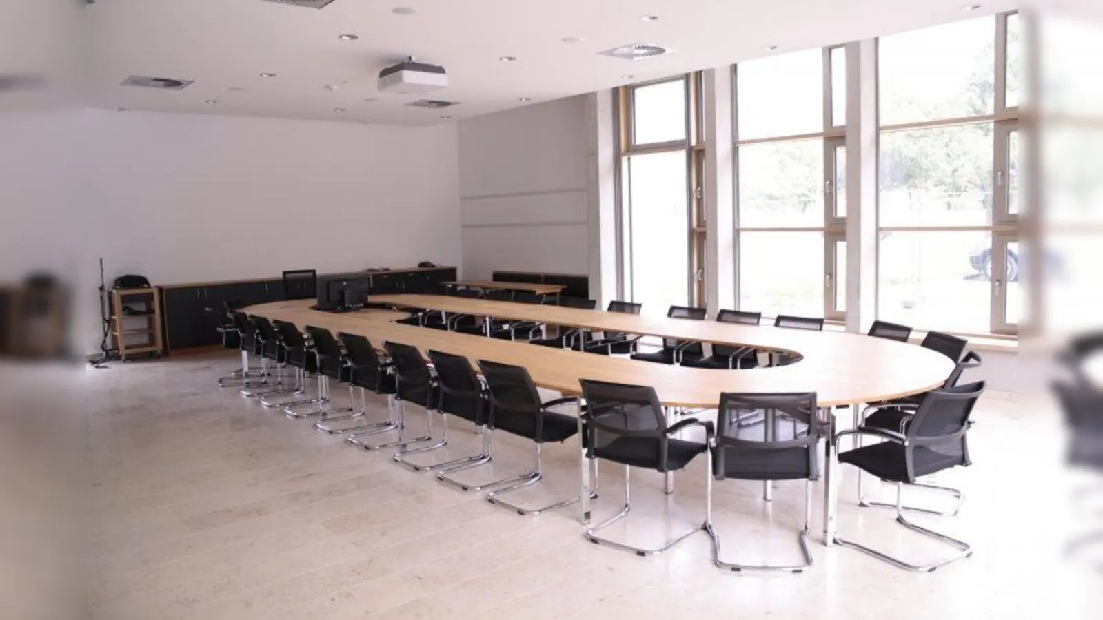 Der Sitzungssaal der Gemeinde Herrsching. Hier tagt der Gemeinderat. (Foto: Archiv/se)