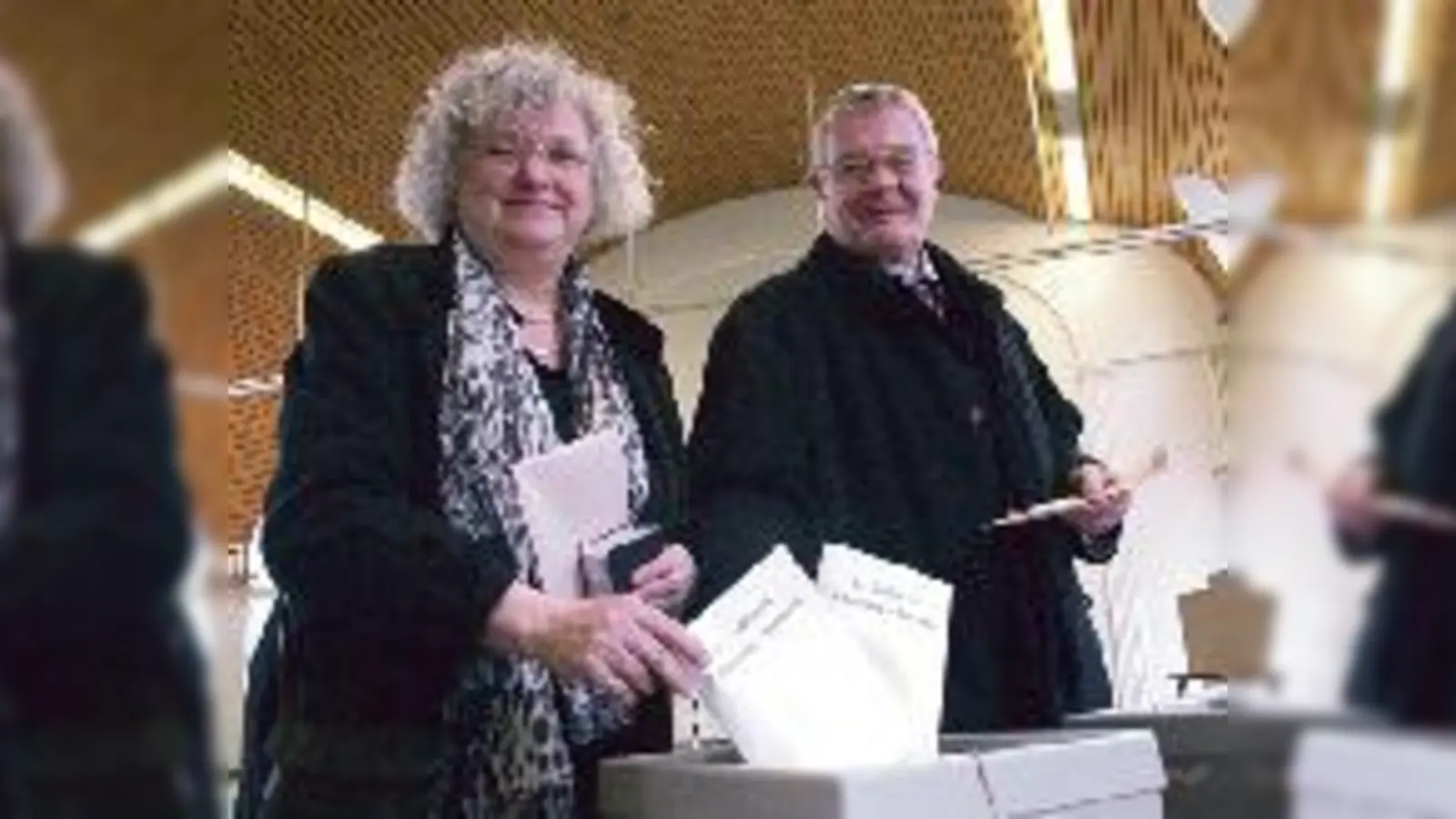 Werner Lederer-Piloty und seine Frau Petra Piloty (beide im Bezirksausschuss Schwabing-Freimann) waren schon bei der Stimmabgabe (optimistisch.Foto: cr)