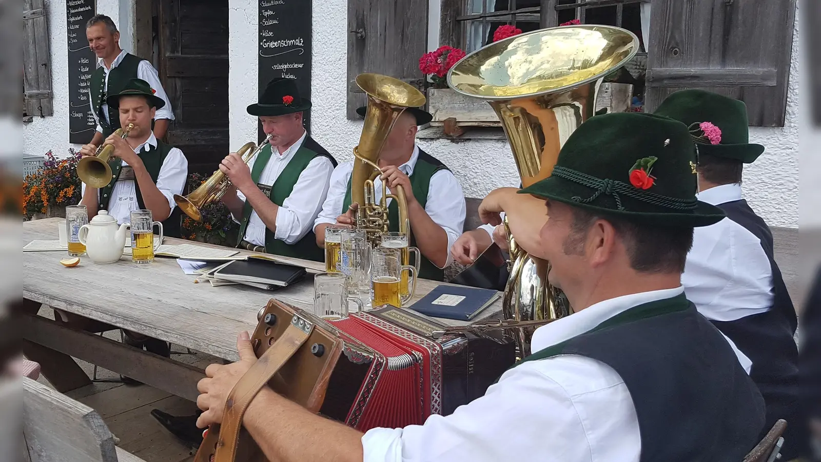 Volksmusik und a bayerische Brotzeit – das ist gelebte Tradition. Am 3. Mai wird sie in ganz Bayern gefeiert.  (Foto: std)